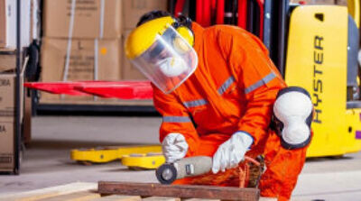 Vêtement de travail bâtiment : casque de chantier anti-bruit, lunettes de  protection EPI